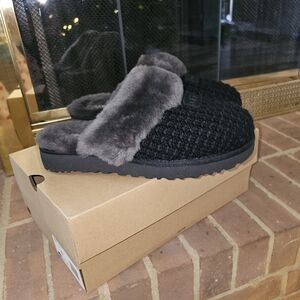 Ugg Sweater Slippers Size 9 (Black)